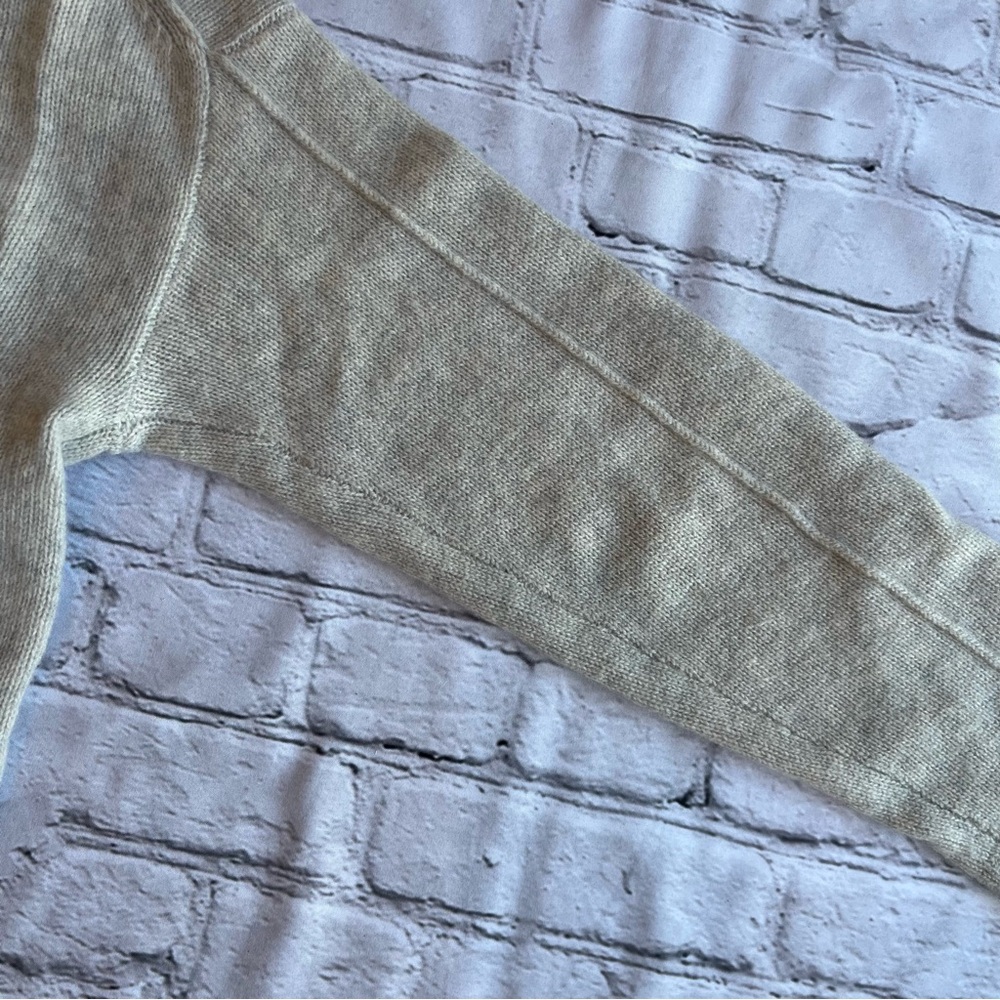 Saks Fifth Avenue 100% Cashmere Sweater Womens Large Gray Neural Quiet Luxury - Picture 4 of 16
